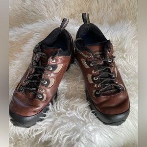 Patagonia Drifter Gore-Tex Brindle Brown Leather Vibram Men’s Hiking Shoes. 9.5
